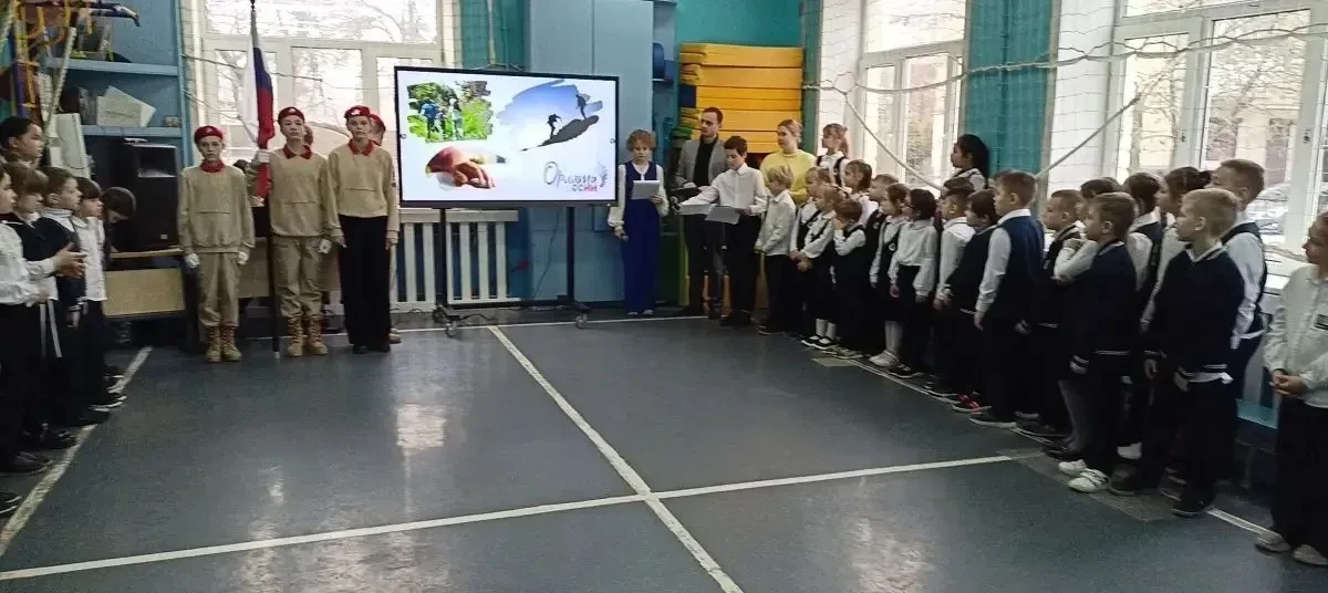 ПОЛЁТ НАЧИНАЕТСЯ! ✨ Первоклассники вступили в ряды «Орлят России»!  В нашей школе — особенный, трепе
