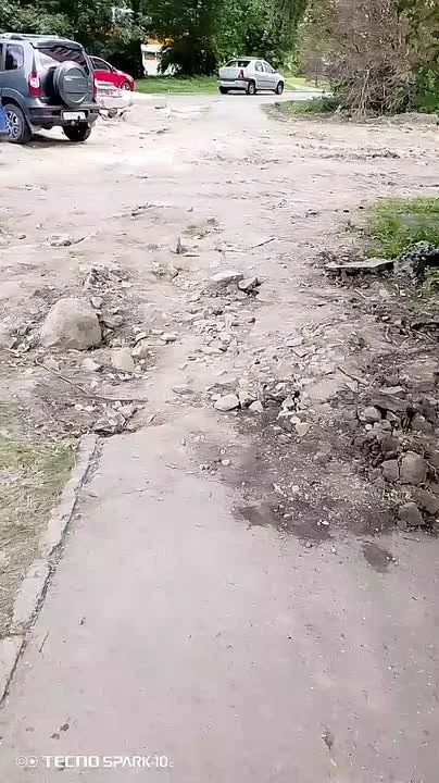 Вот что оставило ММПКХ после ремонта труб с торца дома по б. Луначарского 21. Нежели ро...