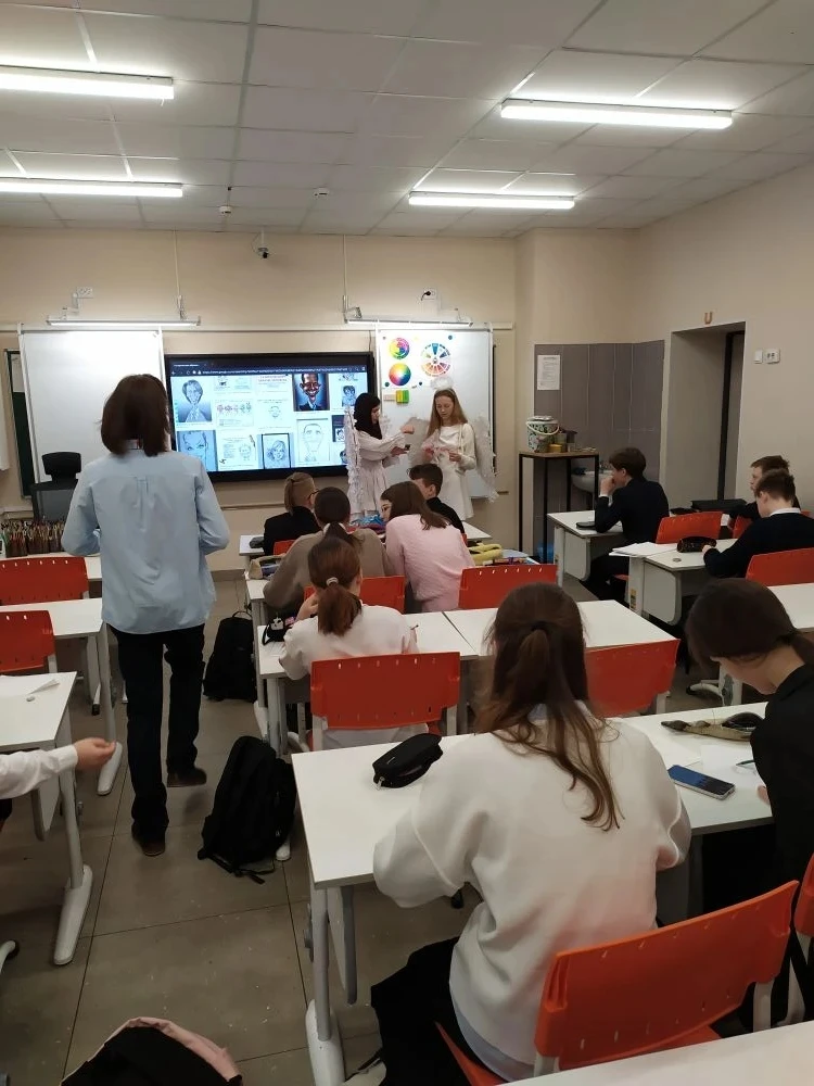 Учимся выражать чувства: наш день признаний 💌  Вчера в нашей школе было особенно тепло, и дело не то