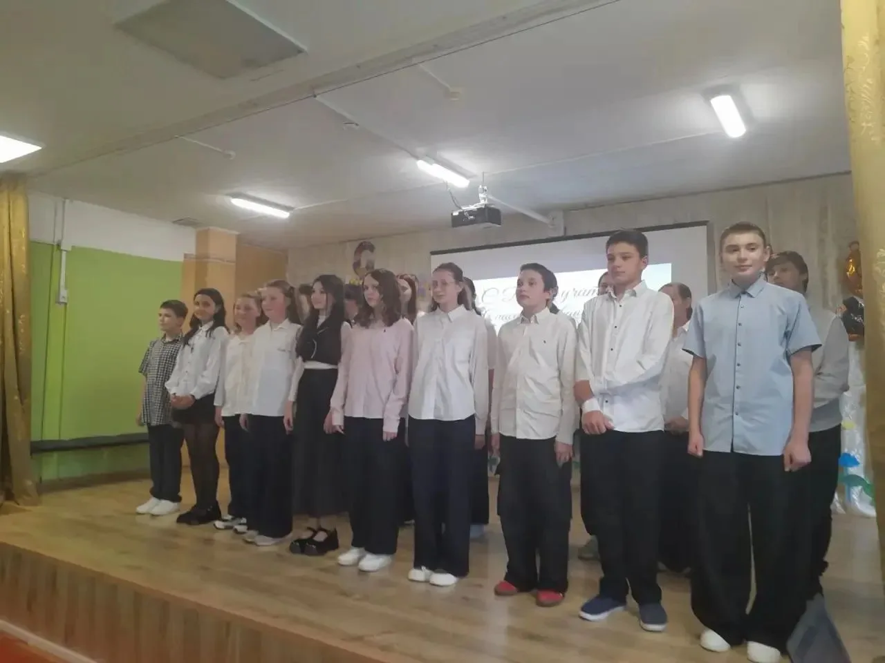 🎉 В здании №5 нашей школы прошёл праздничный концерт, посвящённый Дню учителя! 🎉
