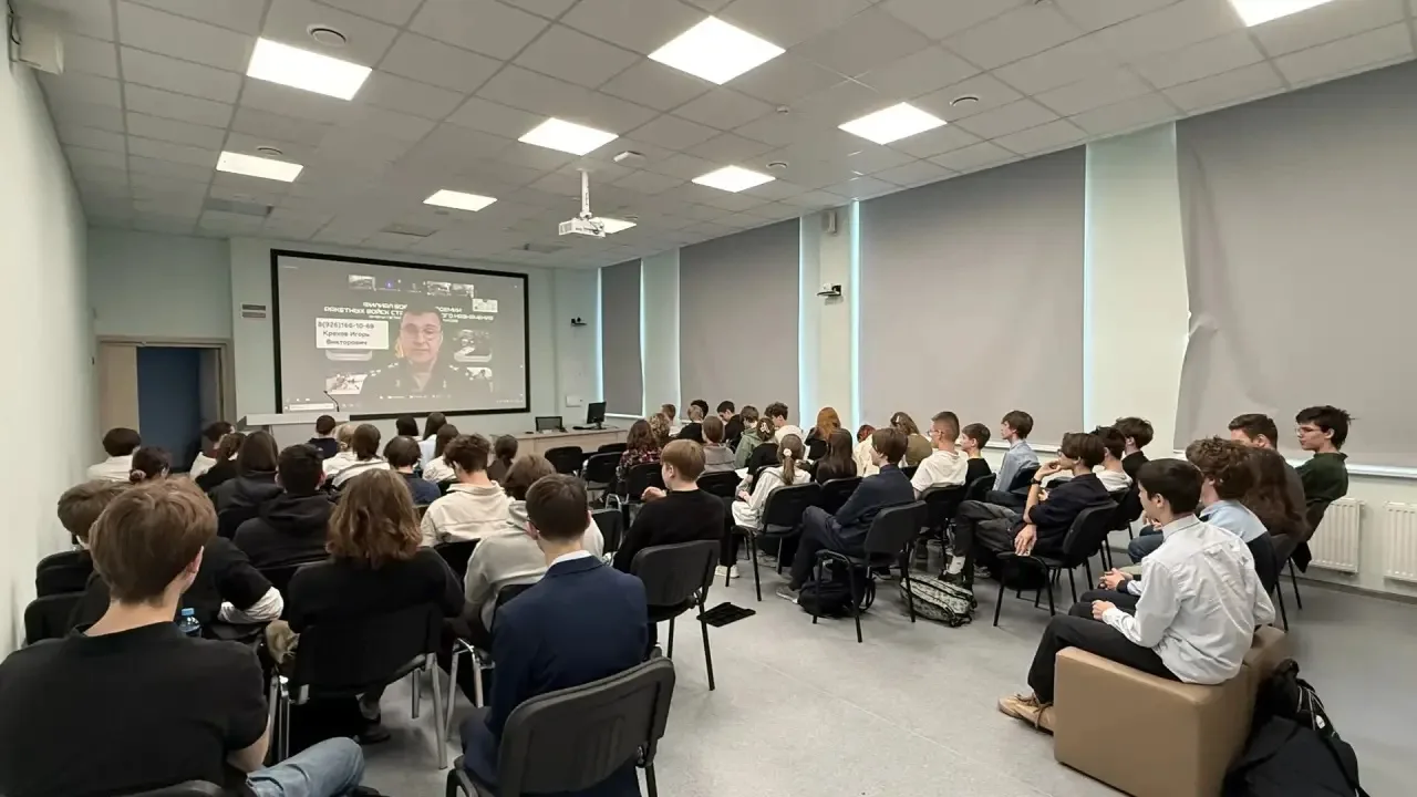 🎖️ Телемост с военной академией: 52 гимназиста — на связи с будущим!  Сегодня обучающиеся выпускных 