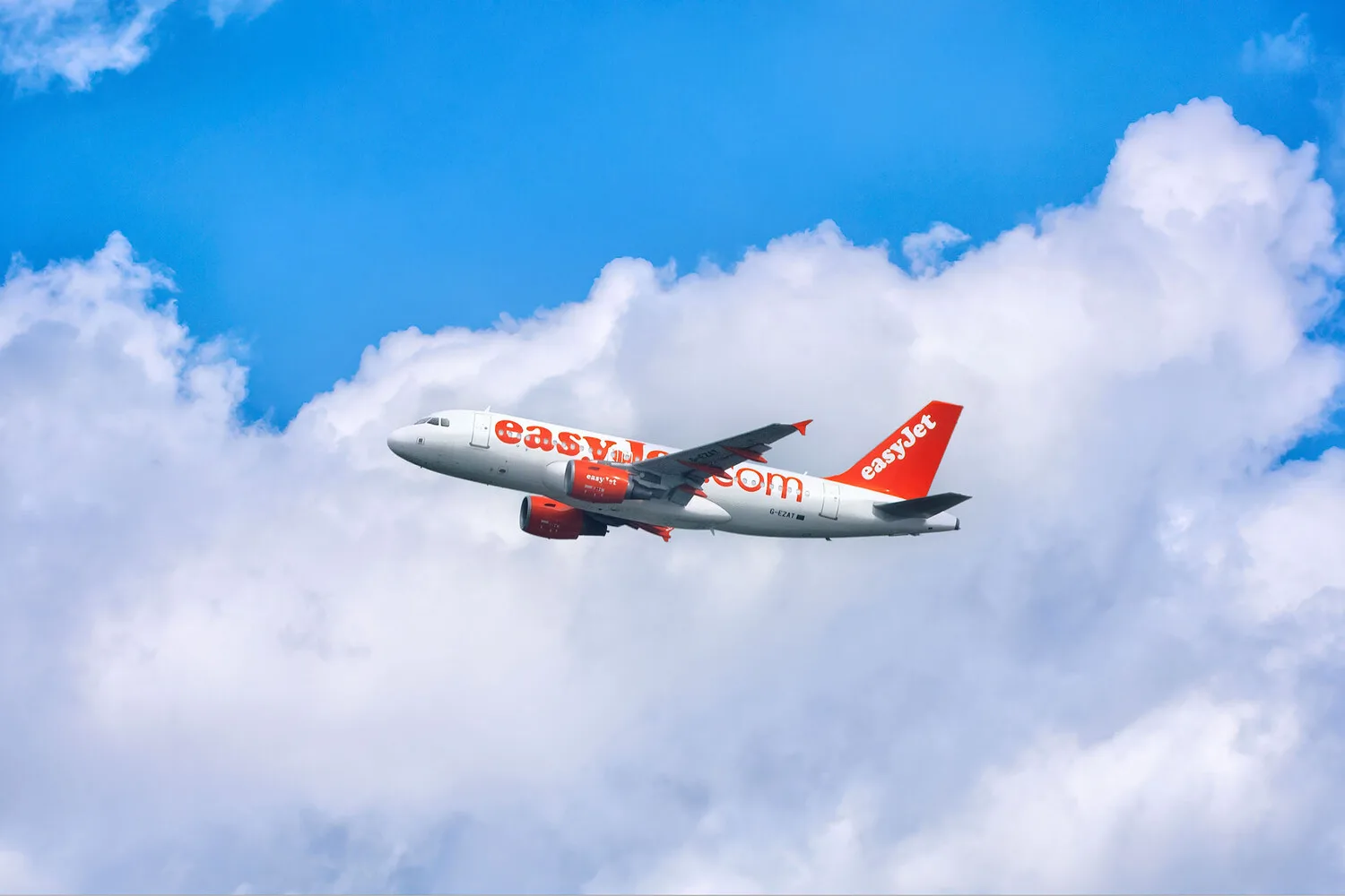 ✈️ Самолет EasyJet экстренно сел под Амстердамом.