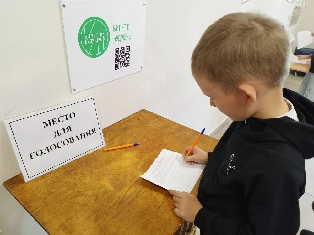 🌟 В лагерях «Олимпиец» и «Пчёлки» прошли выборы президента!

🎉 Мы рады сообщить, что в лагере «Оли