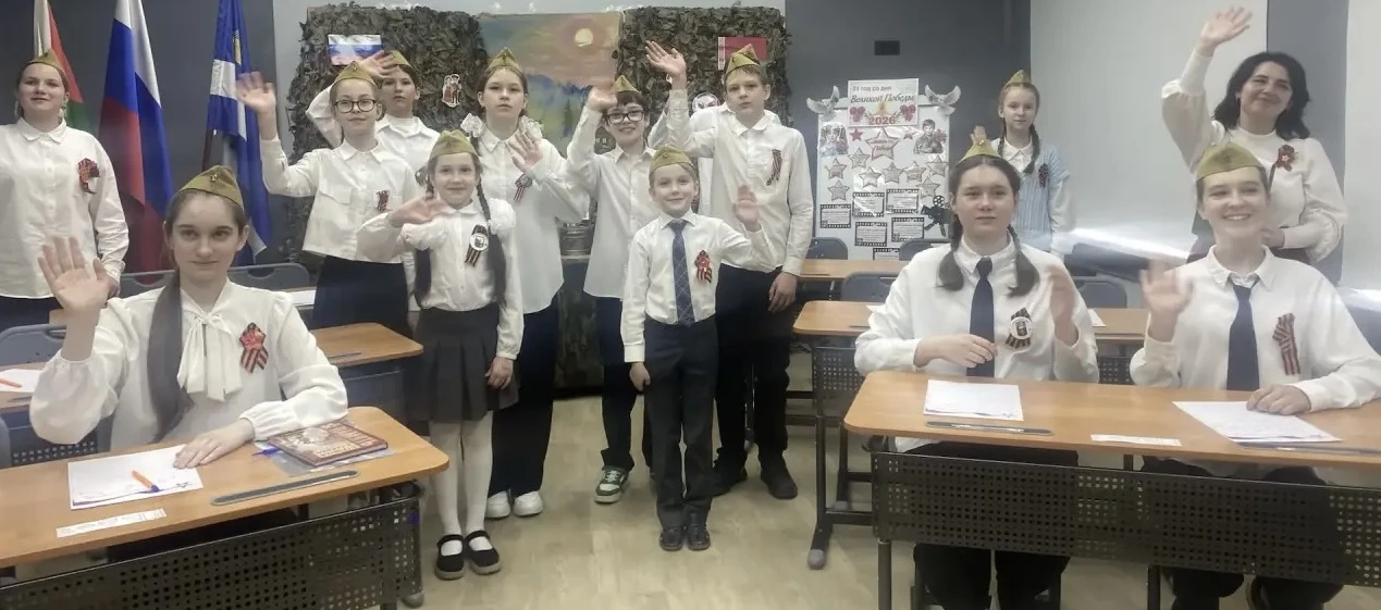 🇷🇺🤝🇧🇾 Сквозь поколения: как наши школьники встретились с друзьями из Минска накануне 9 Мая.   💫 «Мос