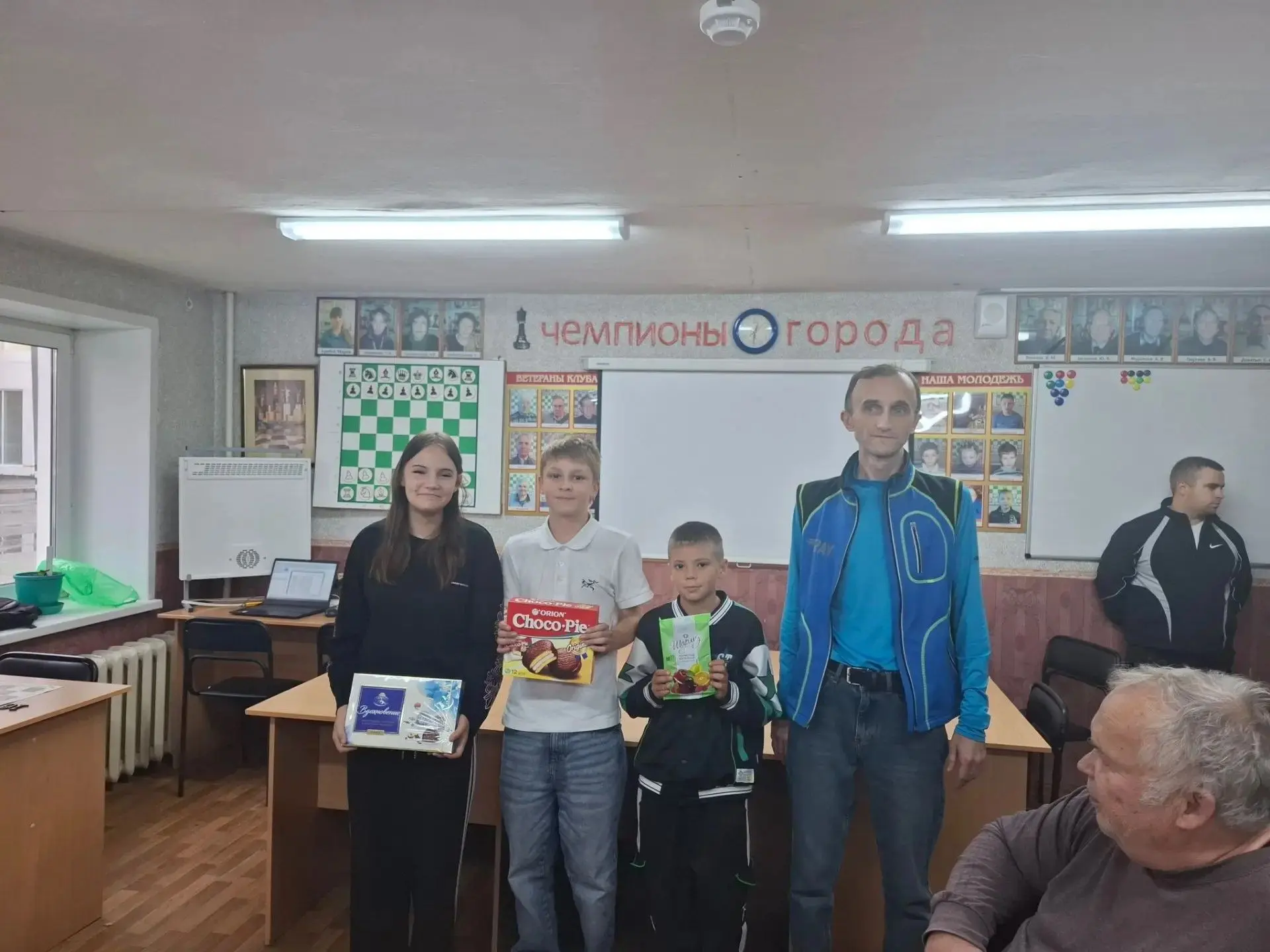 Шашки объединяют поколения!