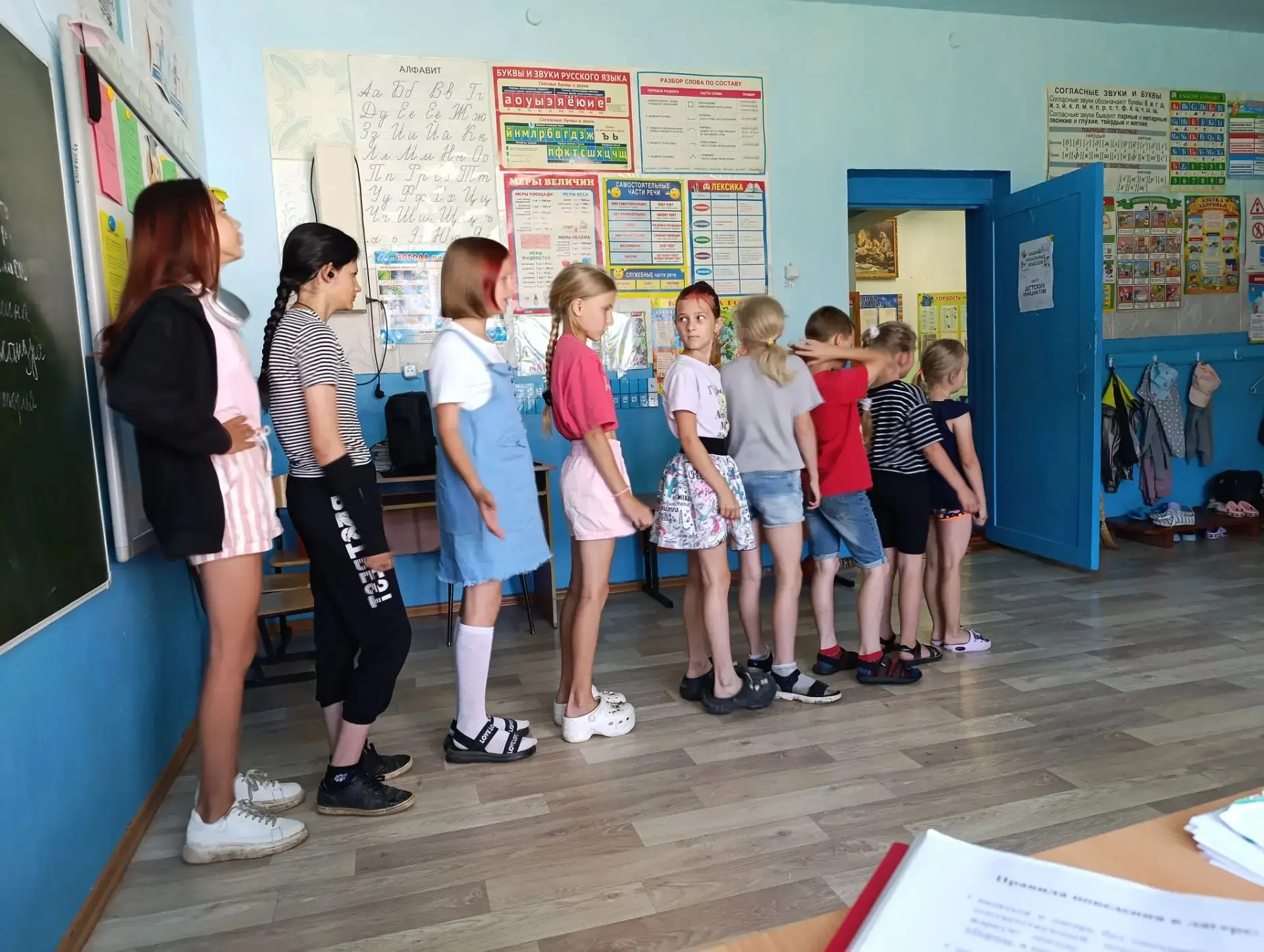 🌞Сначала поговорили, потом порисовали, а дальше - в приключение!🧡
Сегодня в нашем пришкольном лаге