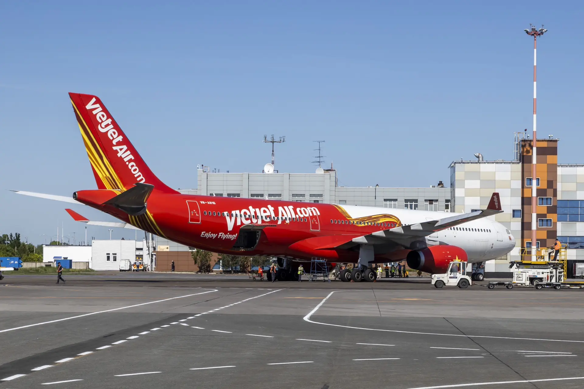 Вьетнамский перевозчик VietJet открыл программу полетов из Уфы в Нячанг.  Борт авиакомпании впервые 