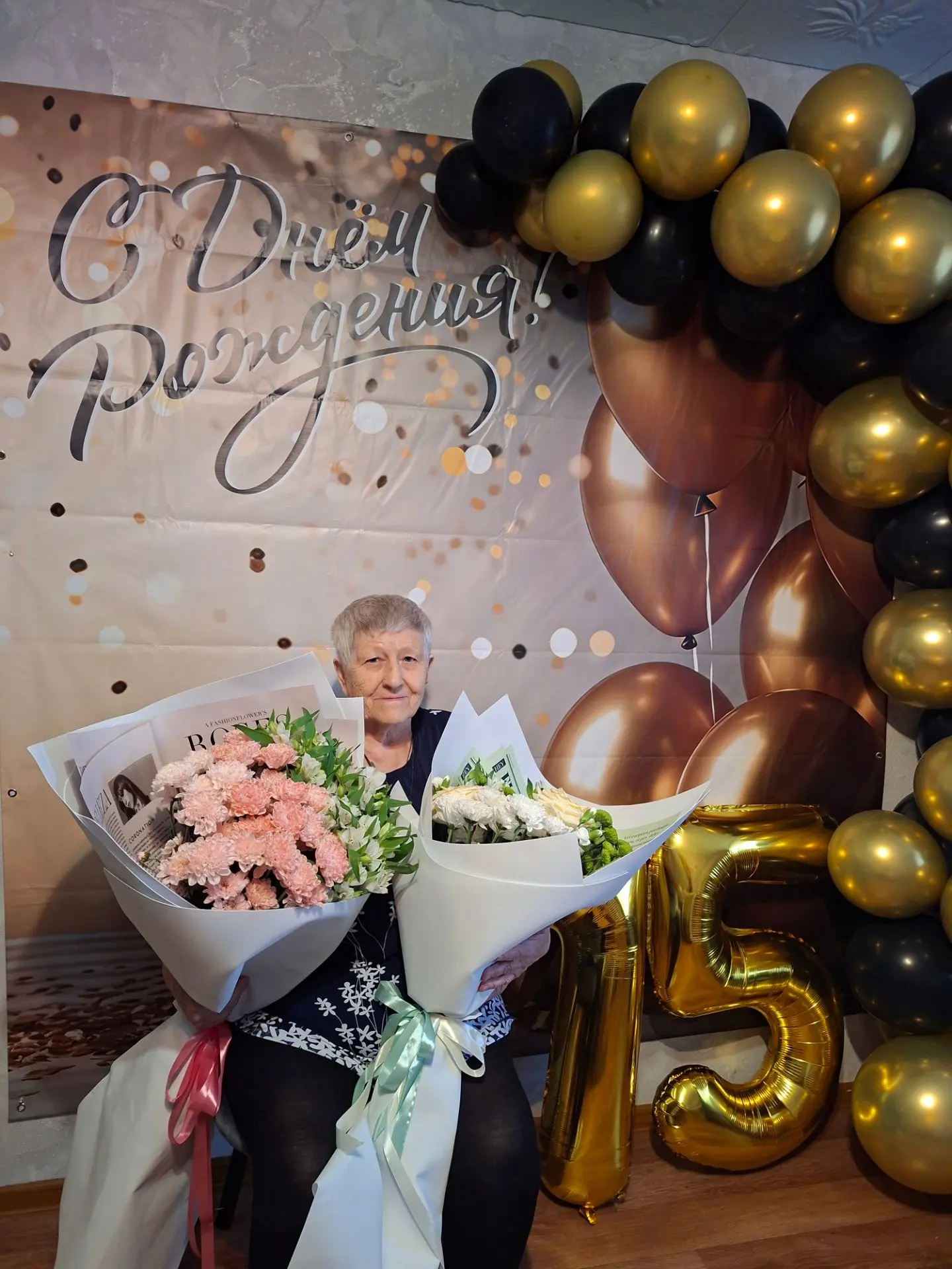 Поздравляем любимую маму  бабушку ,прабабушкау с юбилеем -  75 лет 🥳🥳🥳