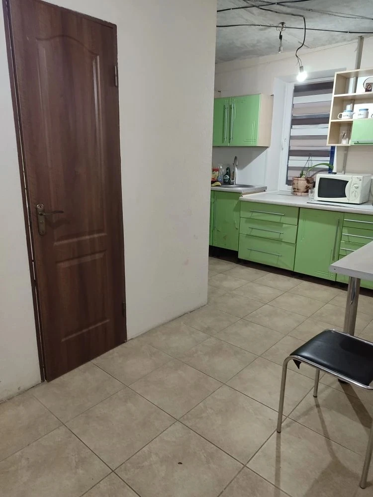 Сдаëтся долгосрочно 1 к квартира, дк Металлургов, 1 этаж. Цена 20 т руб + к/у 79495281852