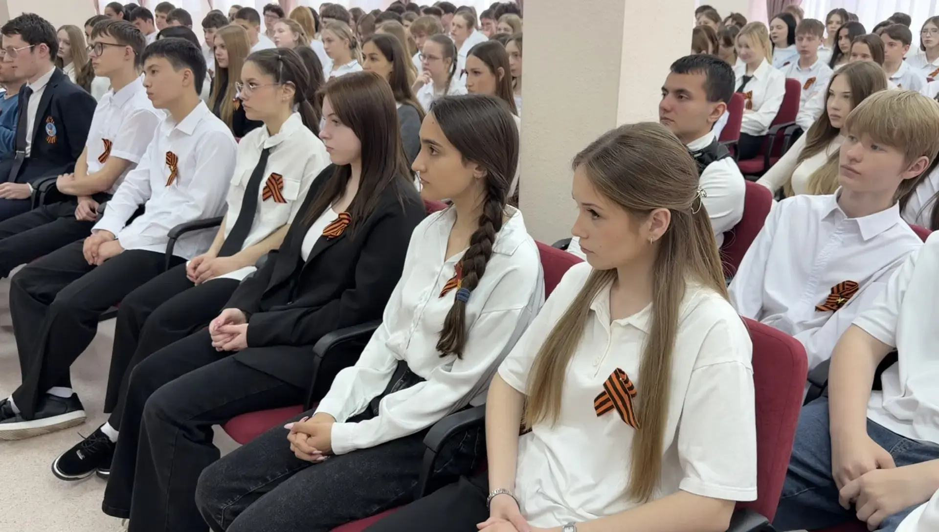 📢 Важная встреча в нашей школе  Сегодня в рамках еженедельного цикла «Разговоры о важном» нашу школу