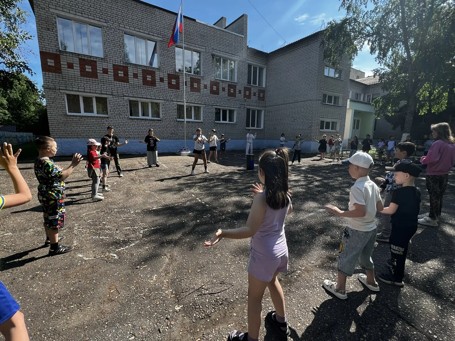 Шестой день в "Светлячке": Дружба, загадки и полезные привычки! ✨
Сегодняшний день в нашем пришкольн