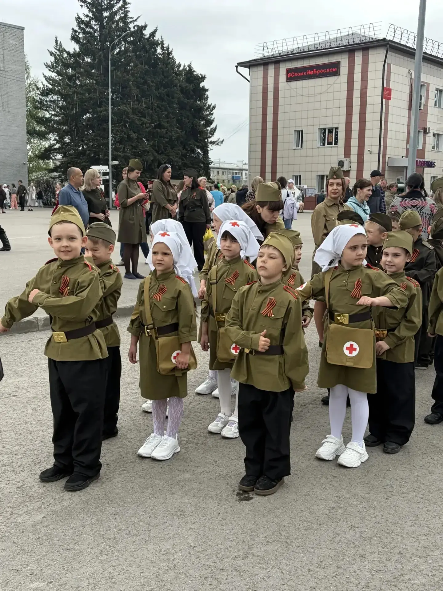 Подготовительная группа "Звездочка" приняла участие в детском параде