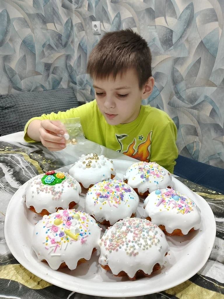 ✨ Светлые традиции: как ученики Глуховской школы вместе с родителями готовятся к Пасхе! ✨