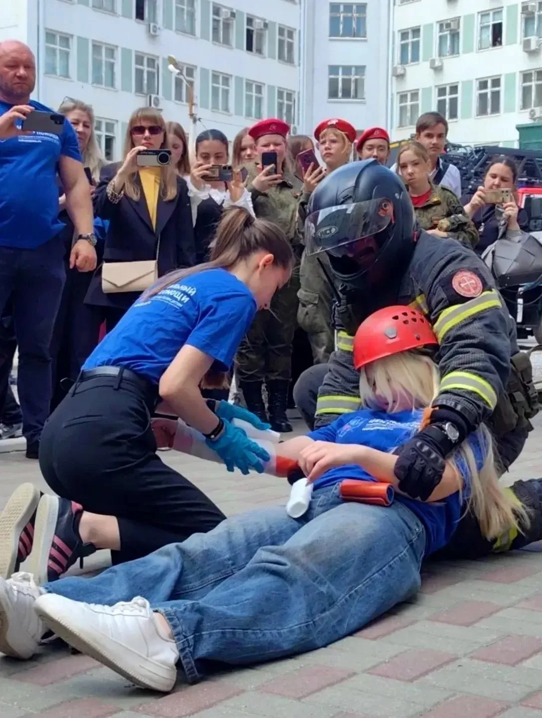 🚨Спасатель — не просто профессия: это навык, который может спасти жизнь рядом с тобой  👨‍🚒Донские сп