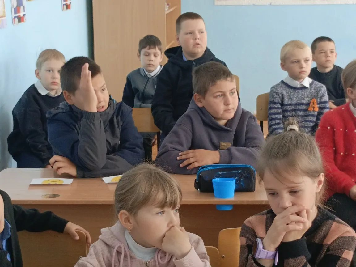🚂 Уступи дорогу поездам: безопасность на путях

Вместе с учениками начальных классов мы посмотрели 