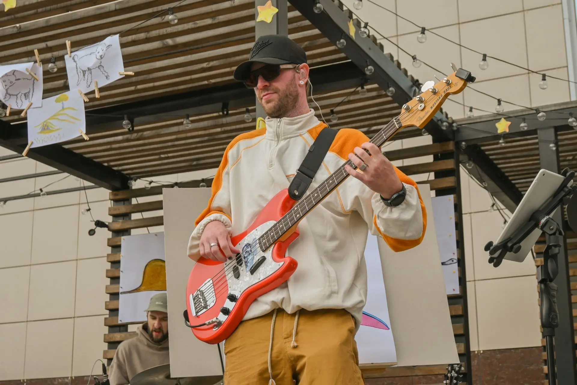 🎸 Внимание на сцену!

2 августа на Фестивале одной книги «Волшебник Изумрудного города» будем слуша