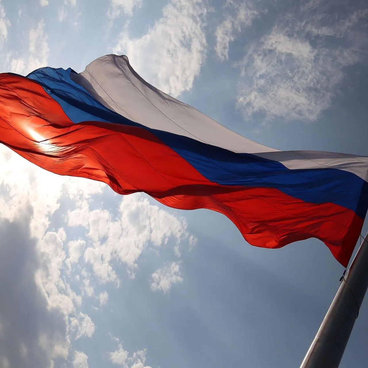 Сегодня в России отмечают День Государственного флага!