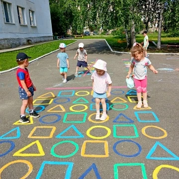 НА АСФАЛЬТЕ КЛАССИКИ ЯРКО НАРИСОВАНЫ!