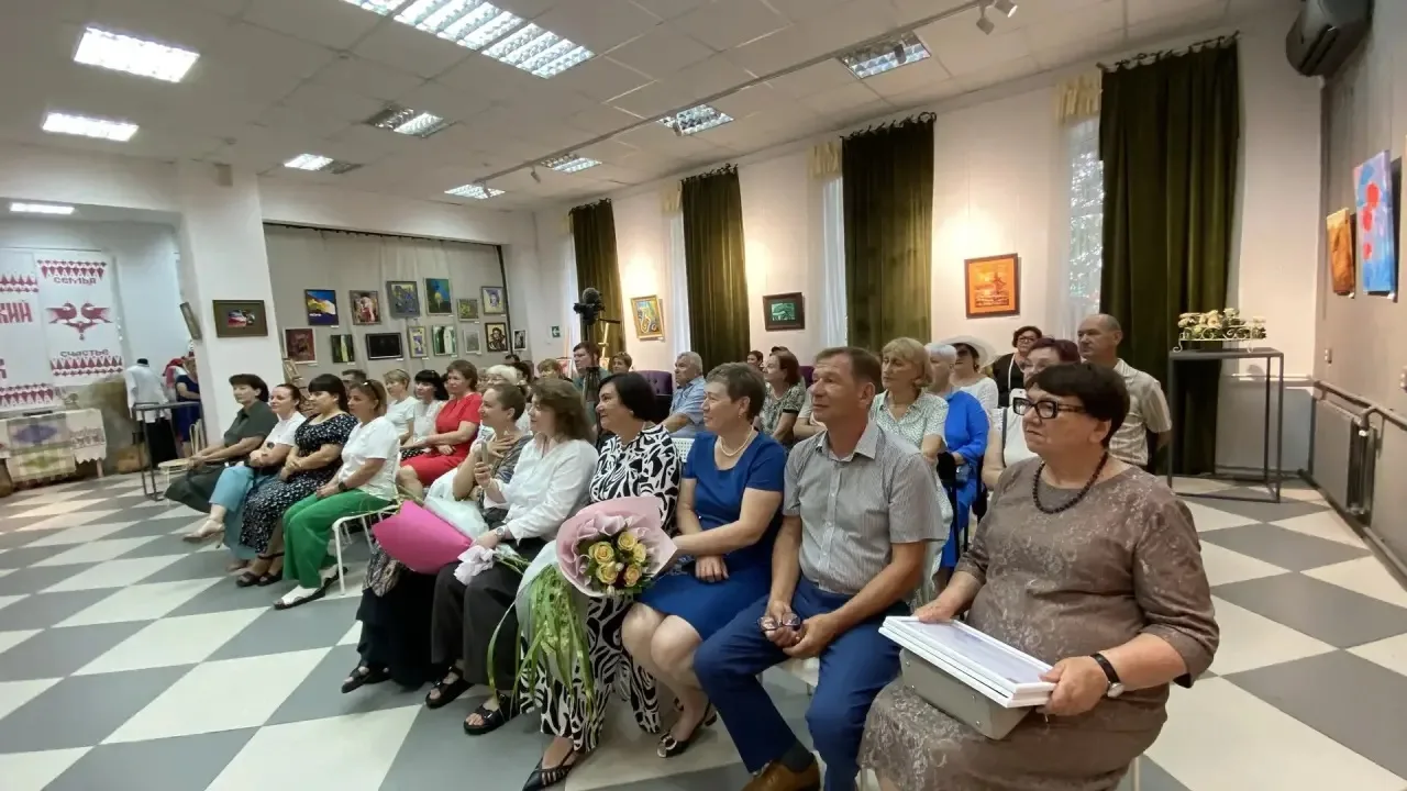 Яркие моменты с открытия выставки «Три грани творчества» трёх талантливых художников: Владимира Юрче