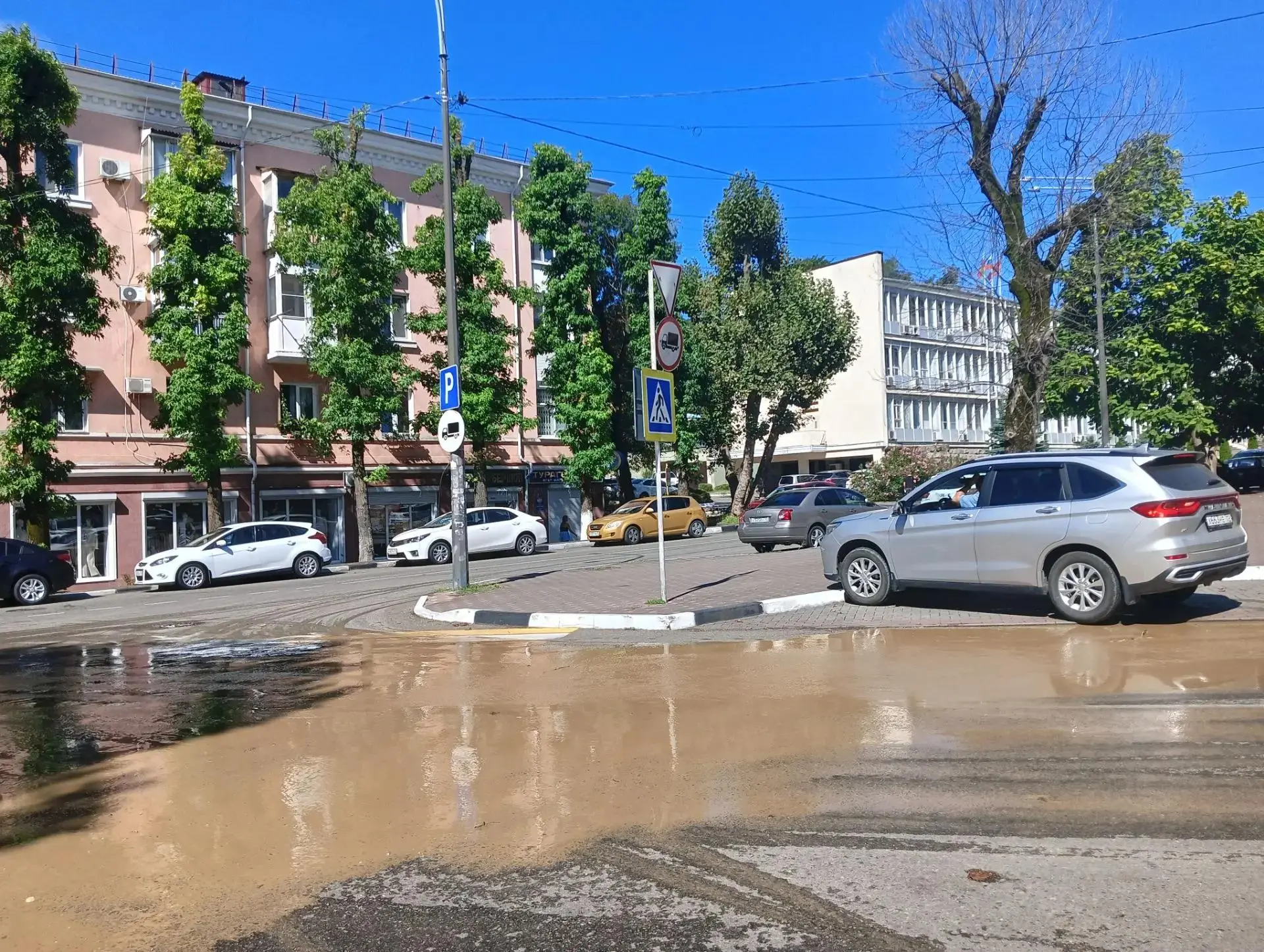 Утечку на улице Шаумяна в Туапсе устранили