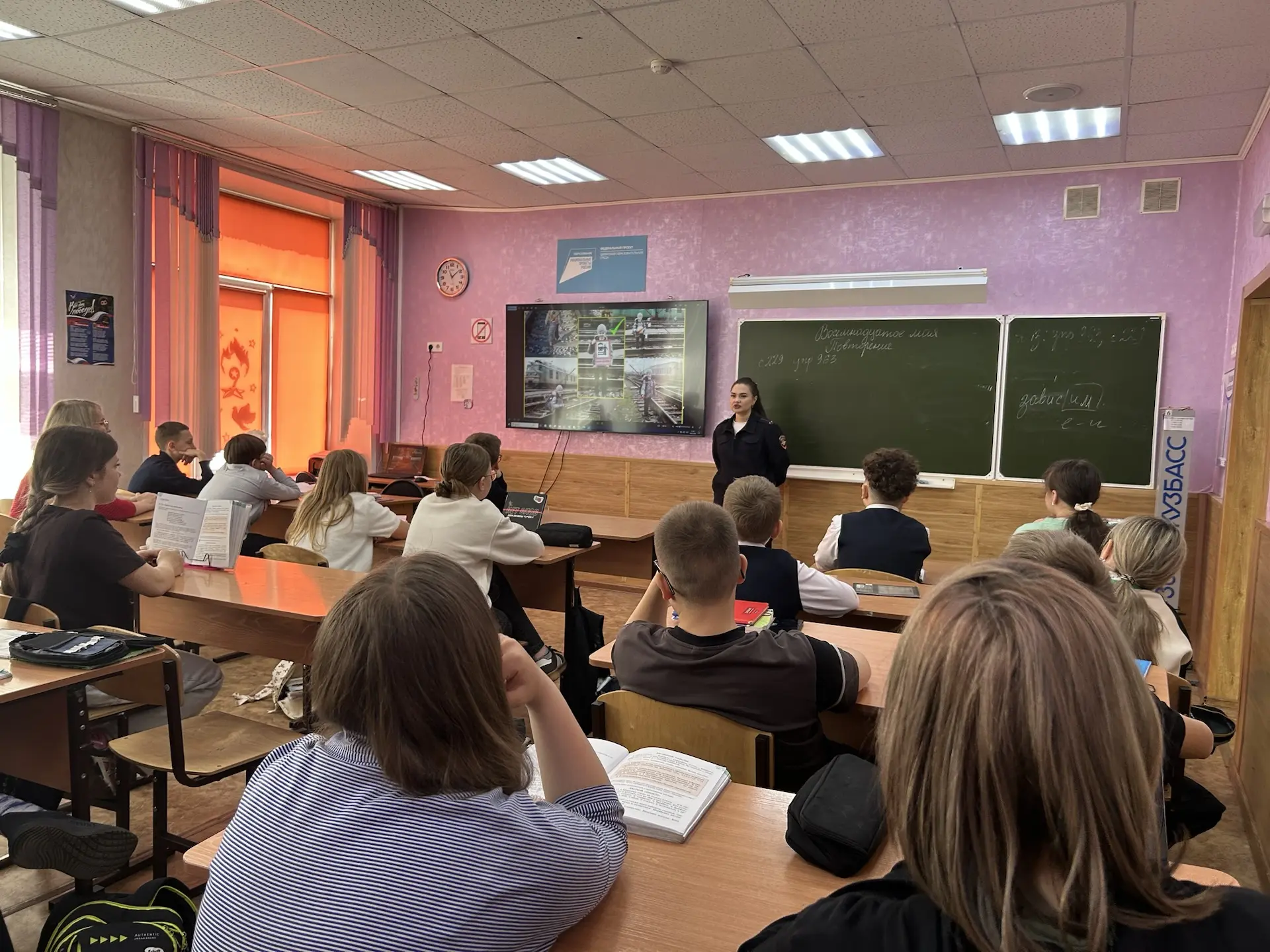 В рамках проведения месячника «Уступи дорогу поездам!» сотрудником линейной полиции была проведена б