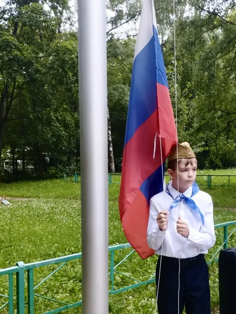 Сегодня 22 июня на торжественной линейке мы вспомнили тех, кто первыми принял удар в 1941 году, и вс