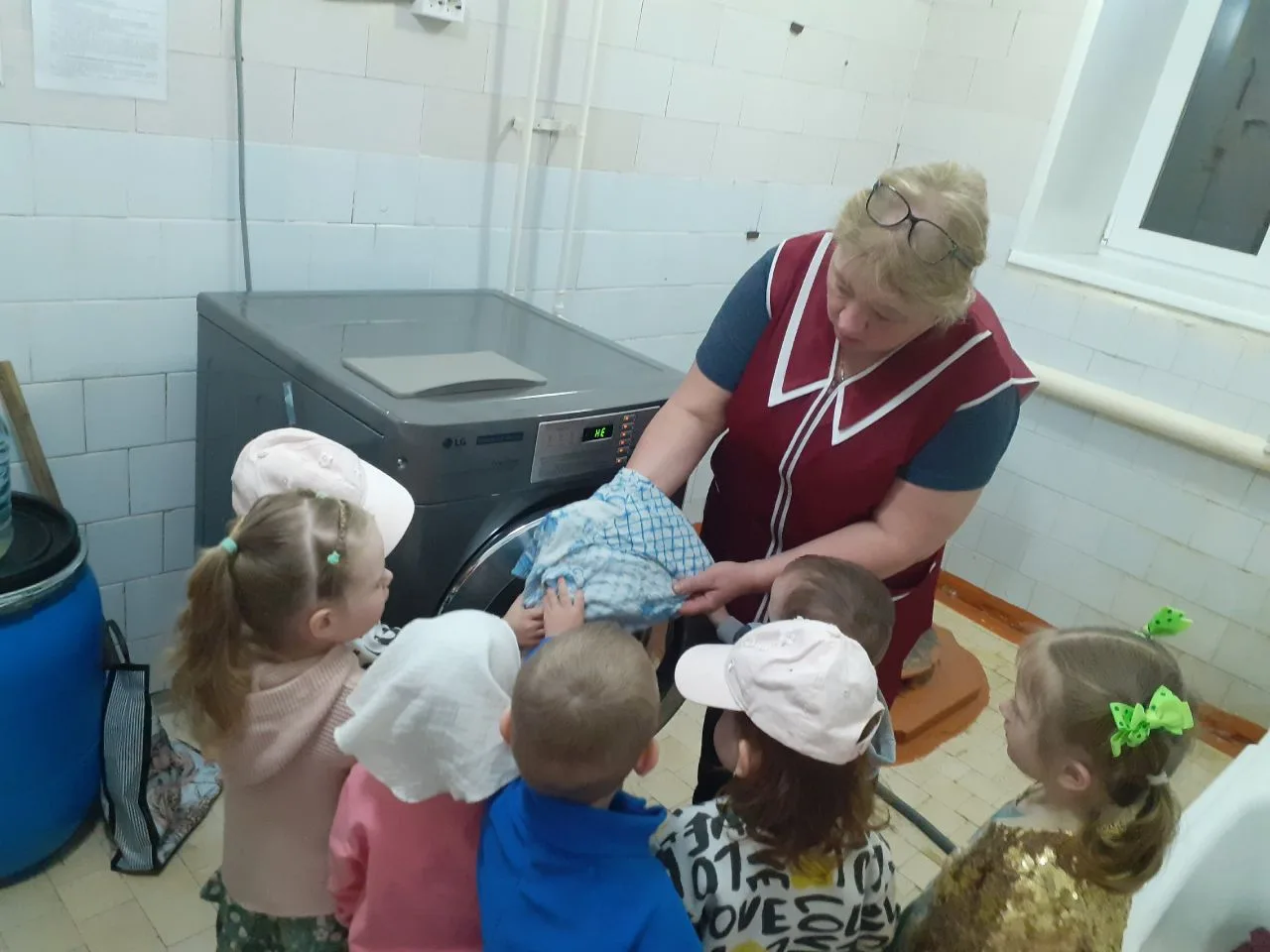 🧺 Экскурсия в мир чистоты

Воспитанники первой младшей группы недавно побывали на необычной экскурс