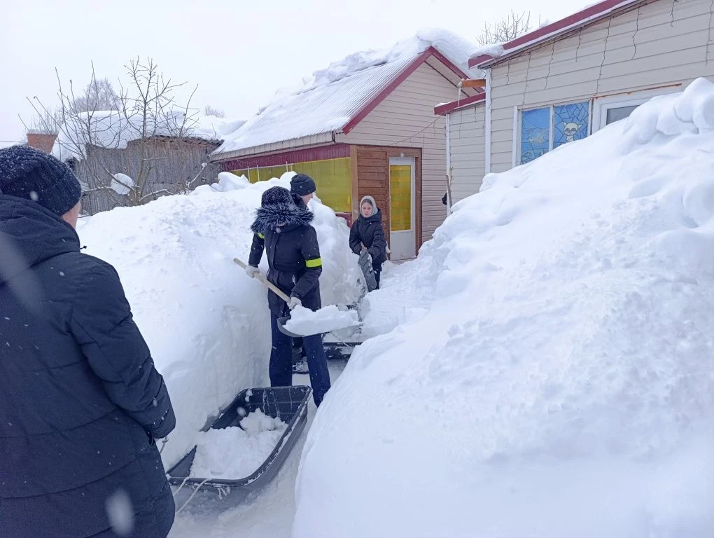 ⚡ 3 марта волонтеры Дома детского творчества оказали помощь в расчистке и вывозе снега ...