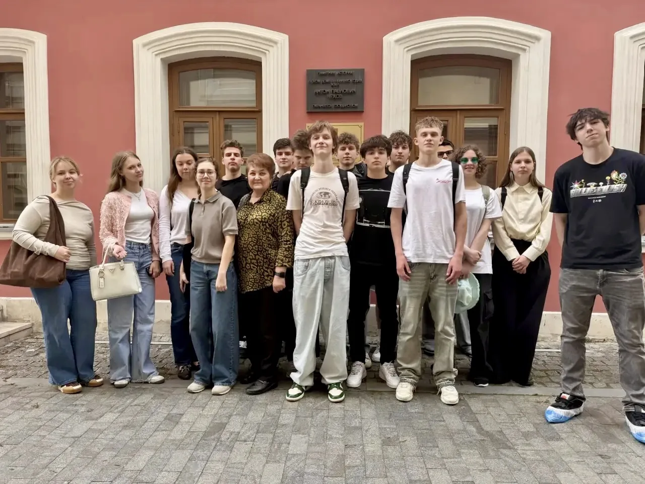 Литературное путешествие 🧳  📚 В пятницу ученики 10 класса «Б» вместе с классным руководителем Светла