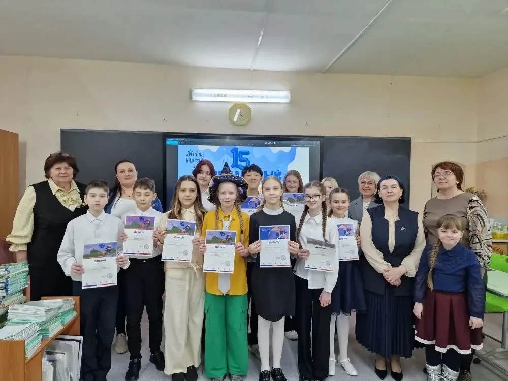 ✨ Школьный этап конкурса «Живая классика»: голос литературы звучит в нашей школе! ✨  Сегодня в МАОУ 