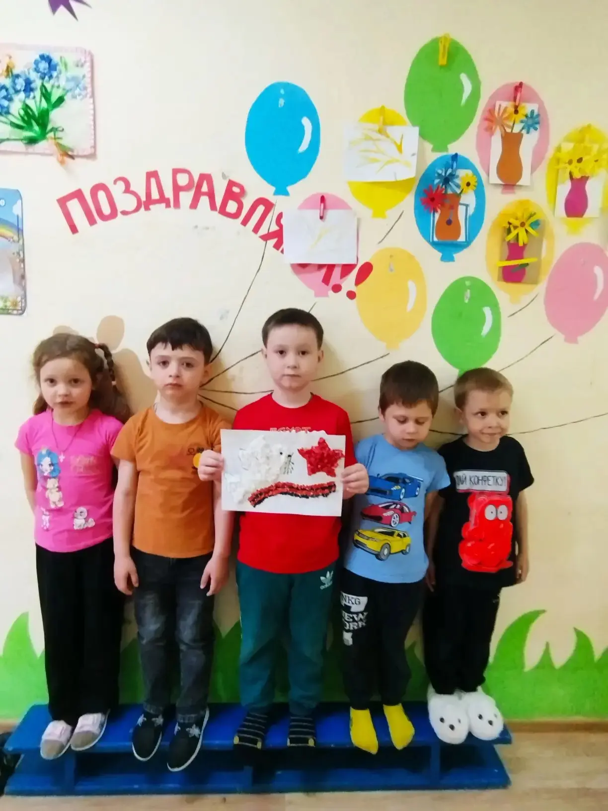 Занятие:" Открытка ветерану" Объёмная аппликация. Совместная работа. Дети старались, рв...
