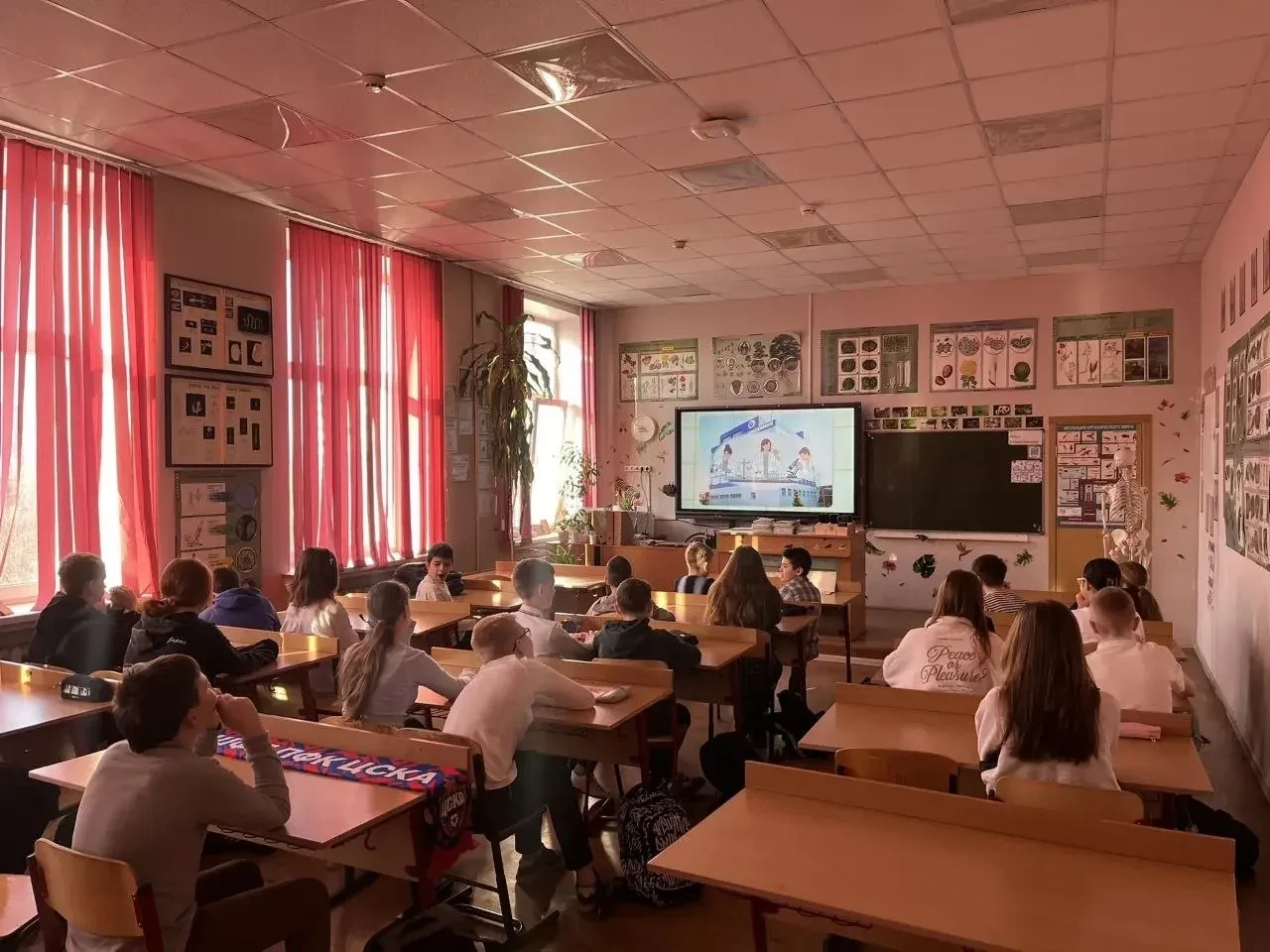 🧐🧐🧐 Возможна ли современная жизнь без заводов?  🛠 На этой неделе прошло занятие из цикла «Разговоры 