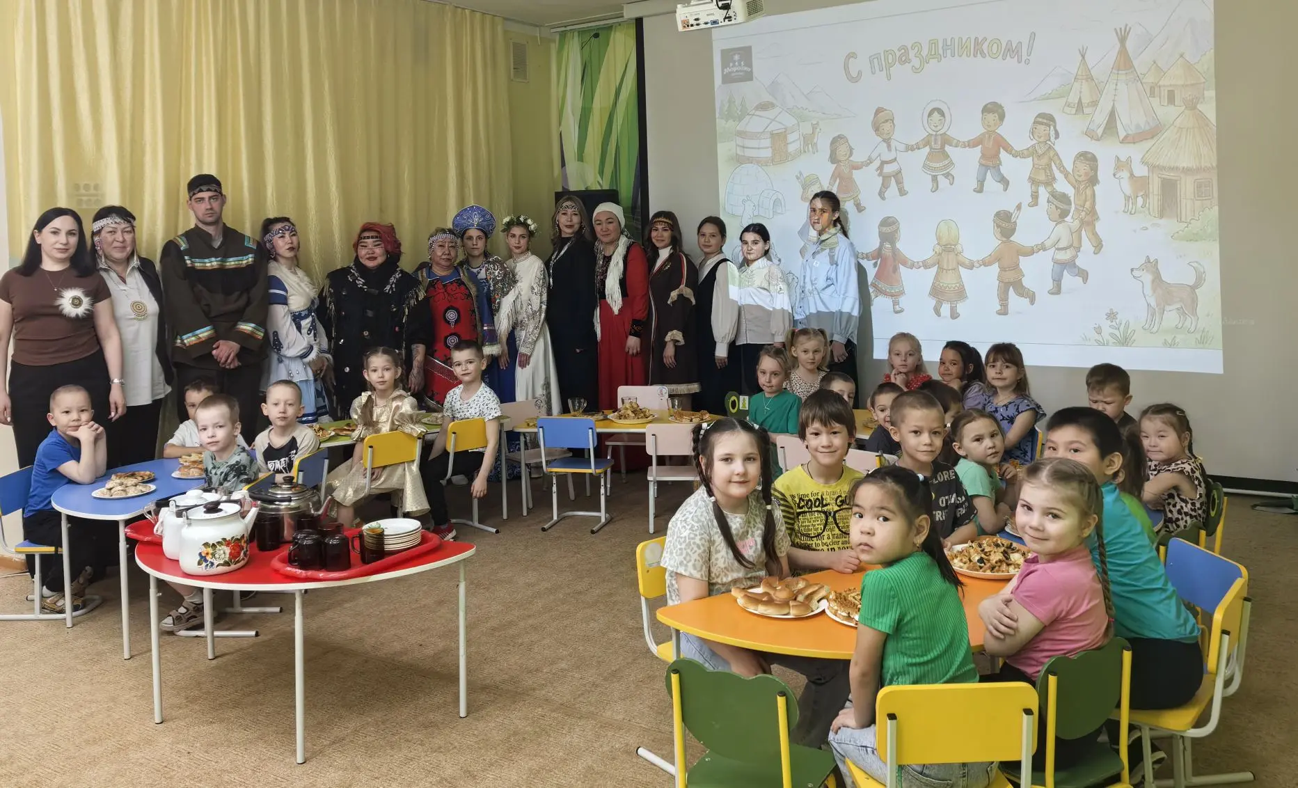 ☕ Завершилось мероприятие большим совместным чаепитием. Это было не просто угощение, а символ единст