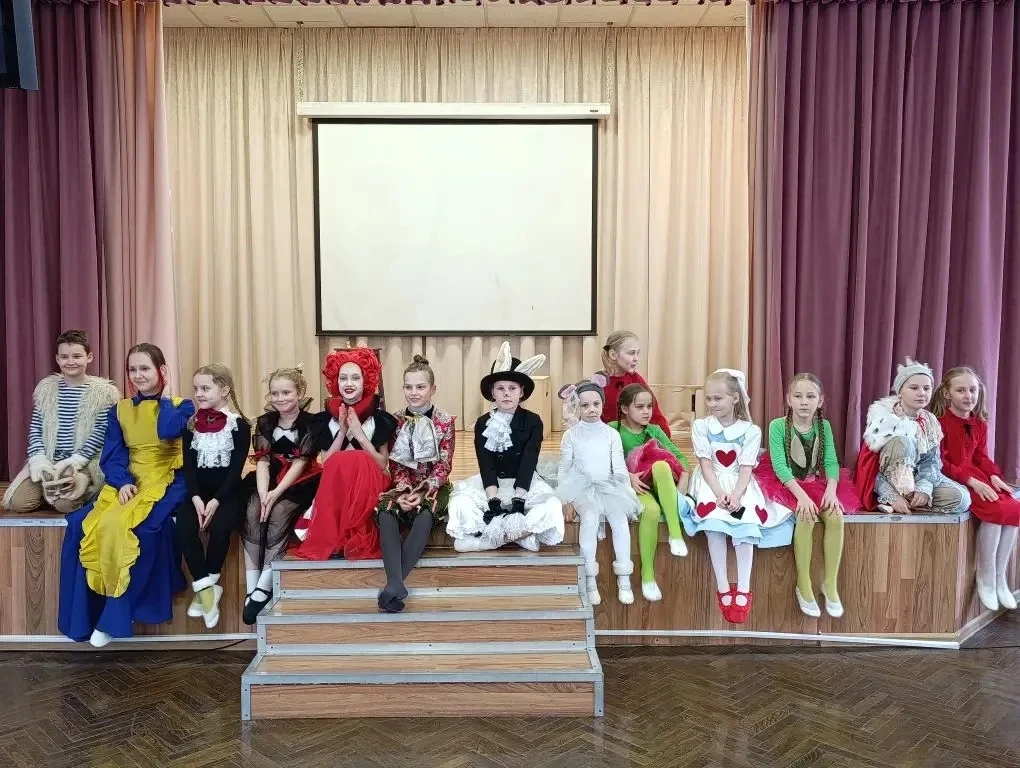 ШКОЛЬНЫЕ СПЕКТАКЛИ🎭  💥 Сегодня для учеников начальной школы детская театральная студия «Соколики»пре