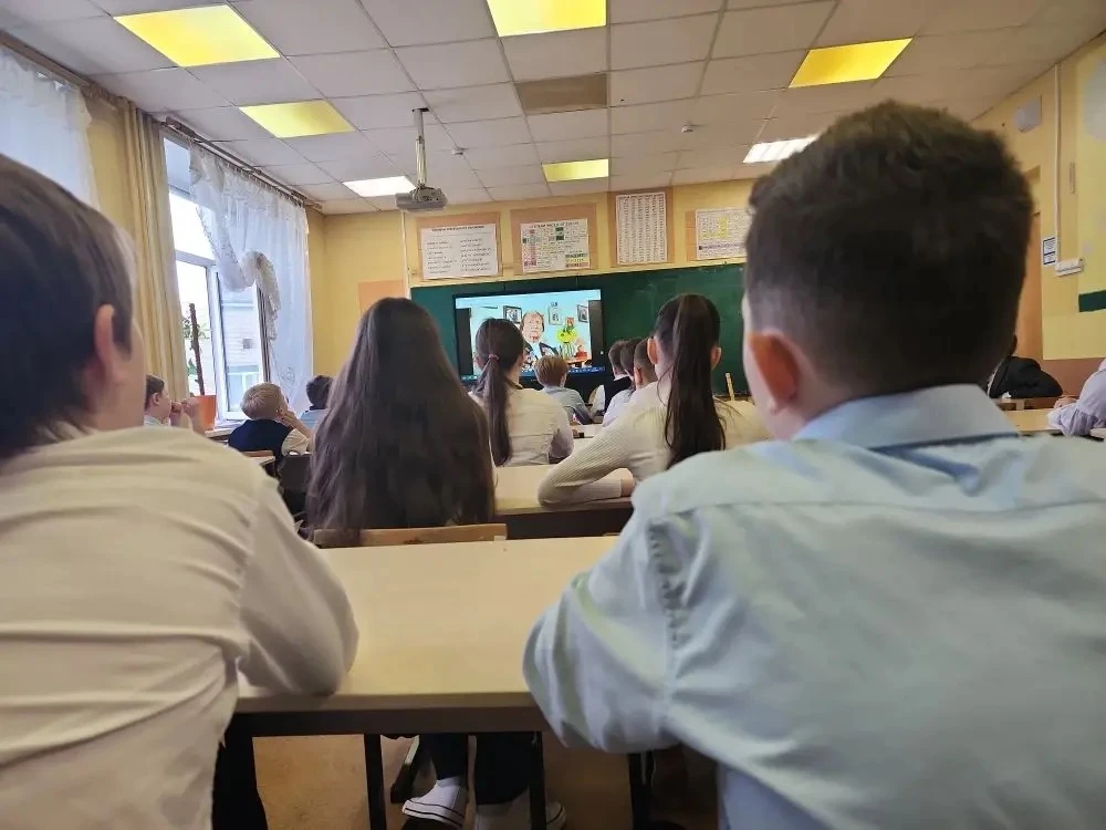 📸 Разговоры о важном: «Песни о войне. Ко Дню Победы» 🎶🇷🇺 Традиционно понедельник в Гимназии №24 нача