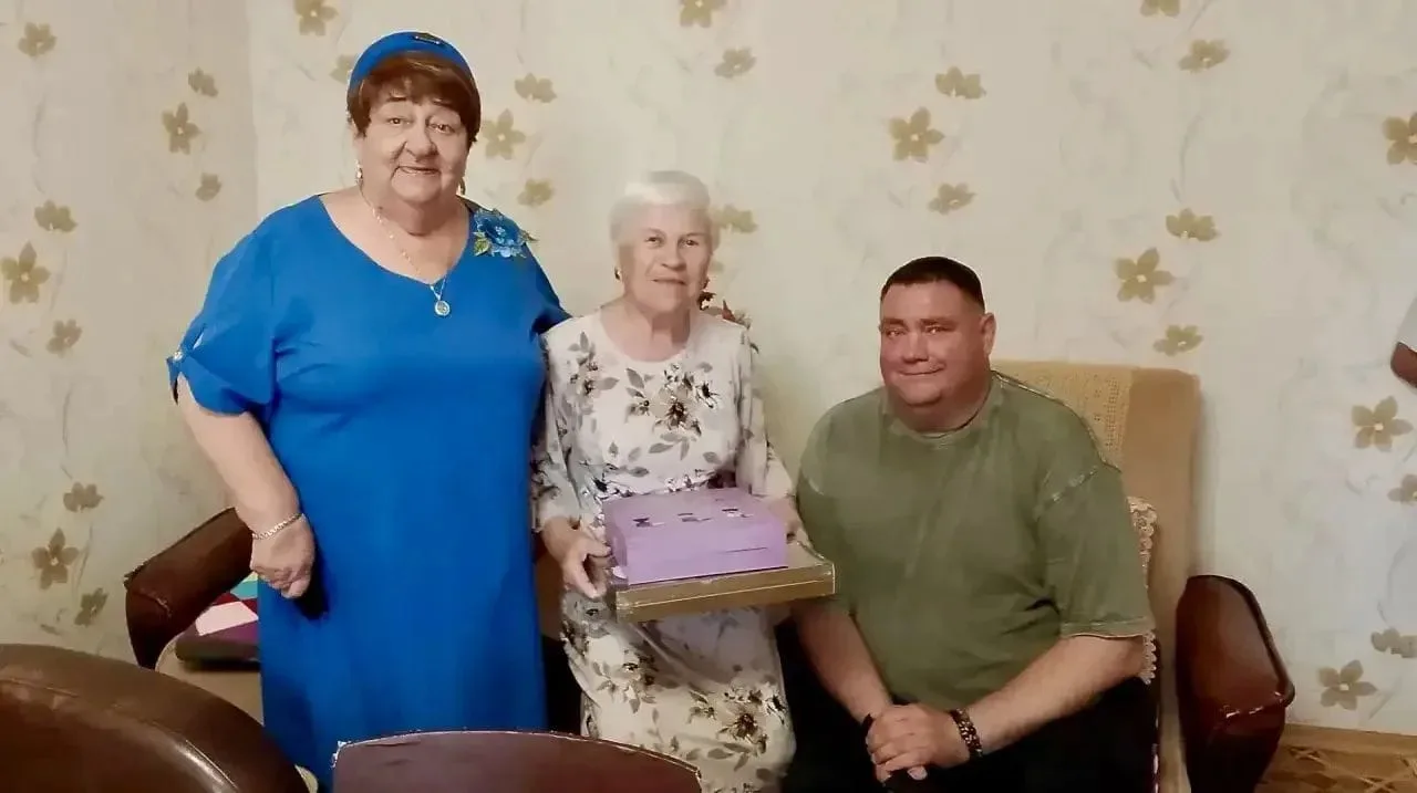 Депутат Думы Дальнереченского городского округа Владимир Юрьевич Серых  поздравил с юбилеем ветерана