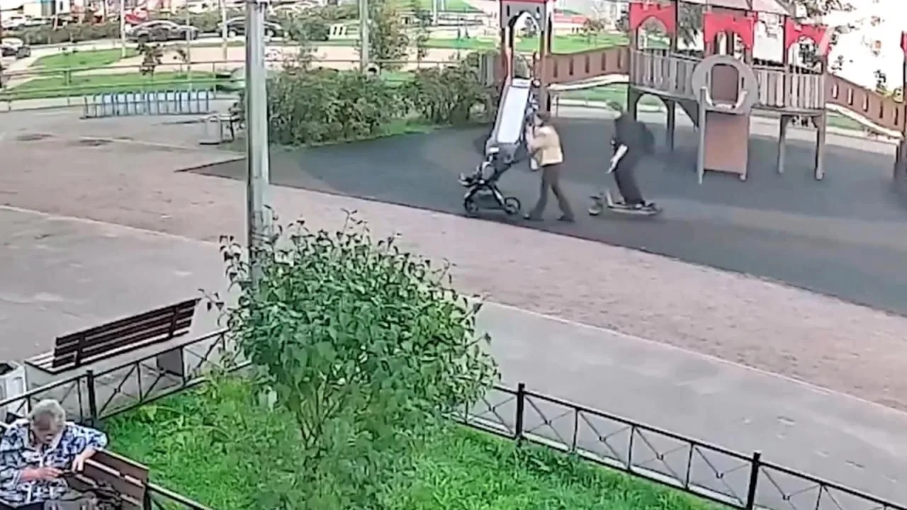 Полицейские начали проверку сообщений о парне на самокате, который пристаёт к женщинам ...