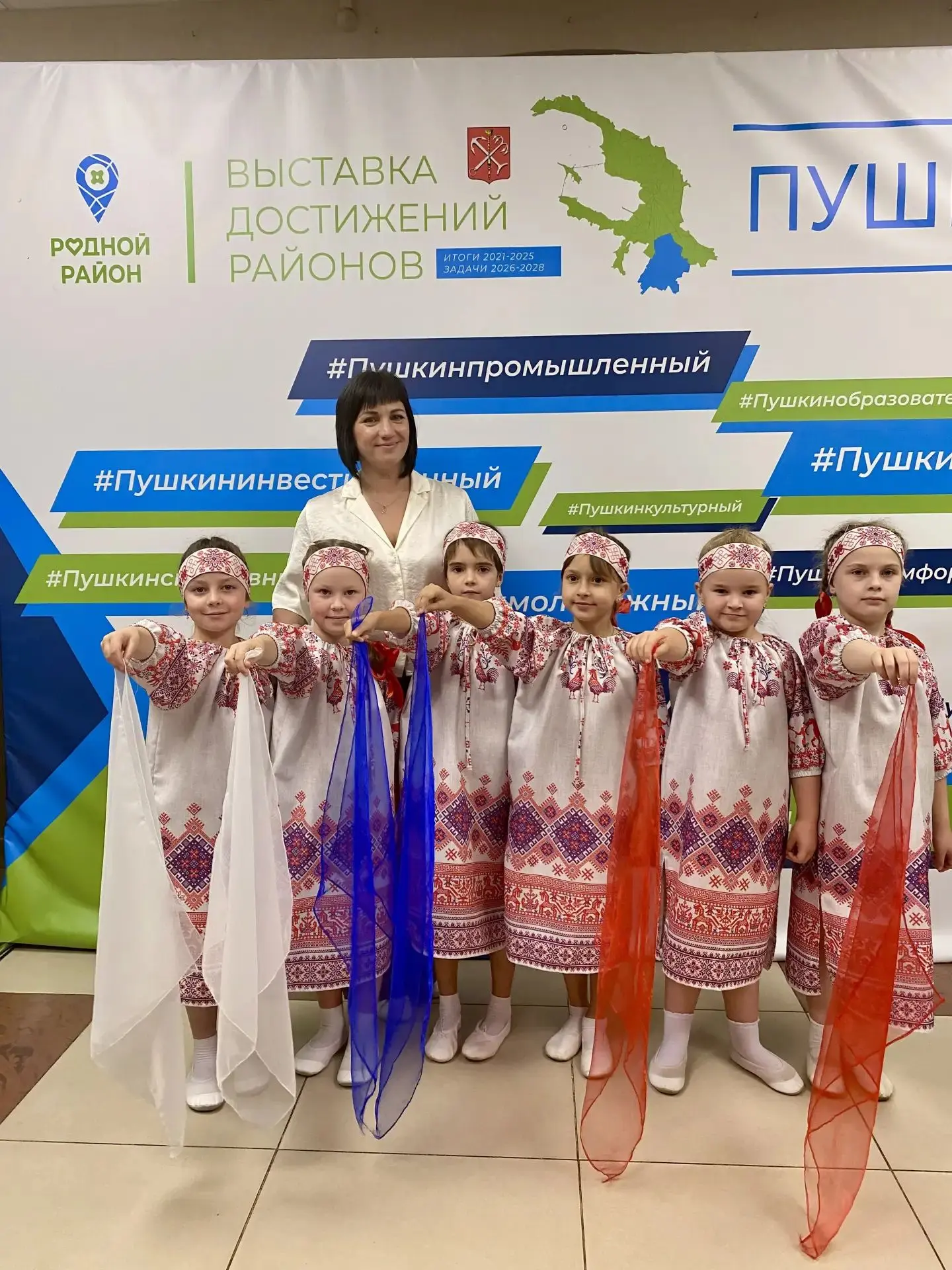 🌟Воспитанники подготовительных групп "Капельки" и "Золотой ключик" выступили на выстав...
