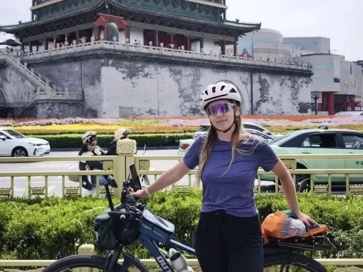 🚴‍♀️ Петербурженка на велосипеде доехала до Шанхая