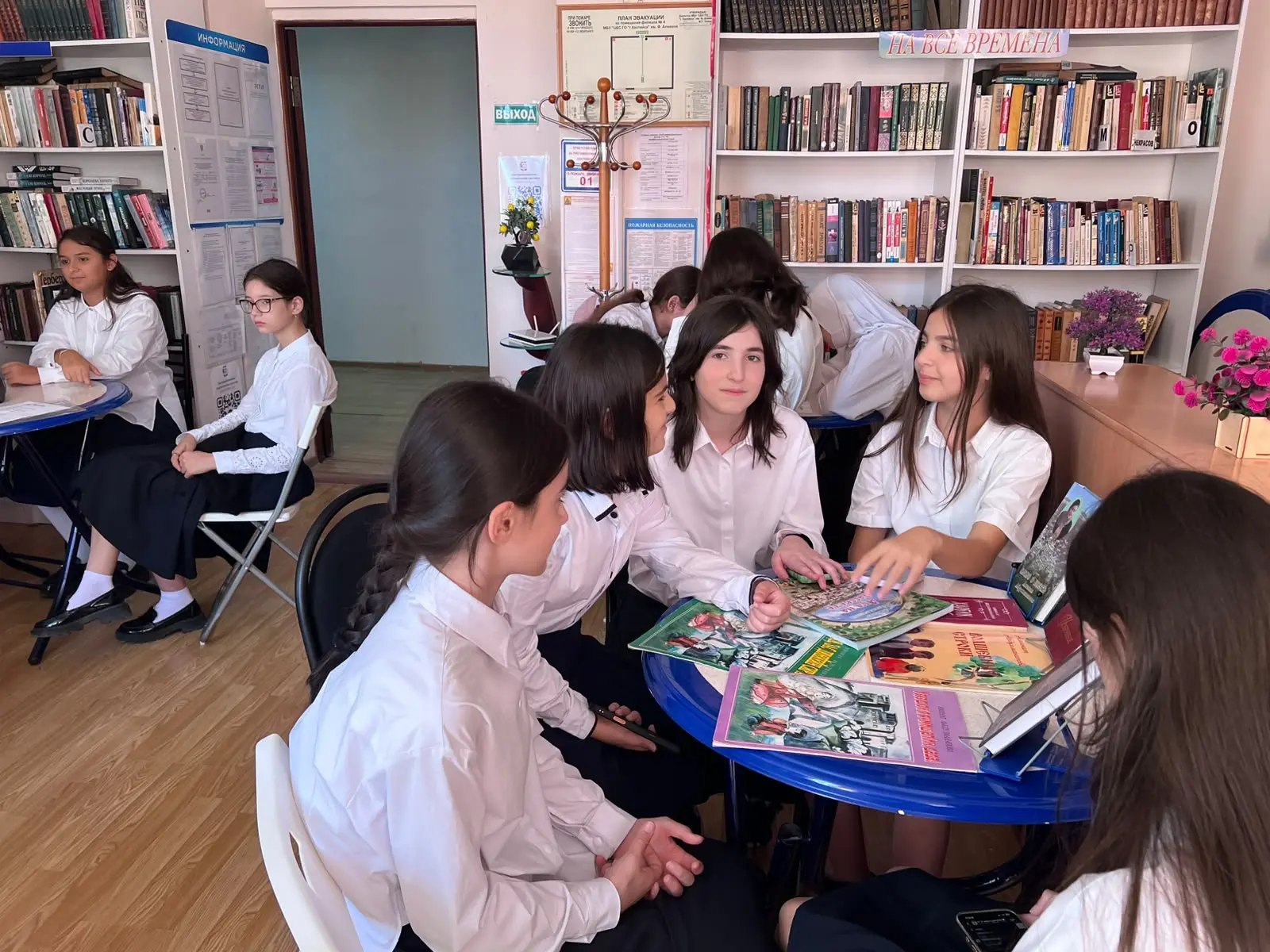 «Мой край родной, моя отчизна, в твоих ладонях — жизнь моя...» — эти строки поэтессы Ам...
