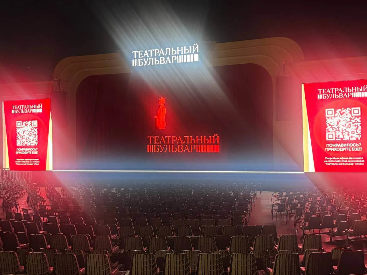 Переживём понедельник, театралы.