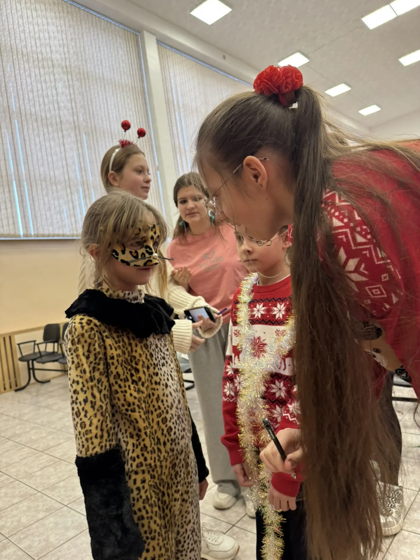 Готовы ко встрече Нового 2026 года!🎄  Молодильные яблочки, выставка жар-птиц, конкурс свитеров, подг