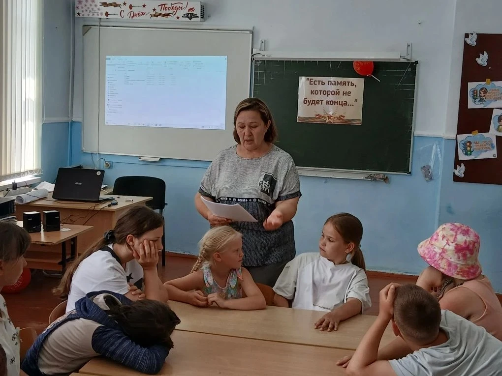 В школьном лагере "Улыбка" прошло мероприятие с участием зав.сельской библиотеки Ирины Алексеевны Те