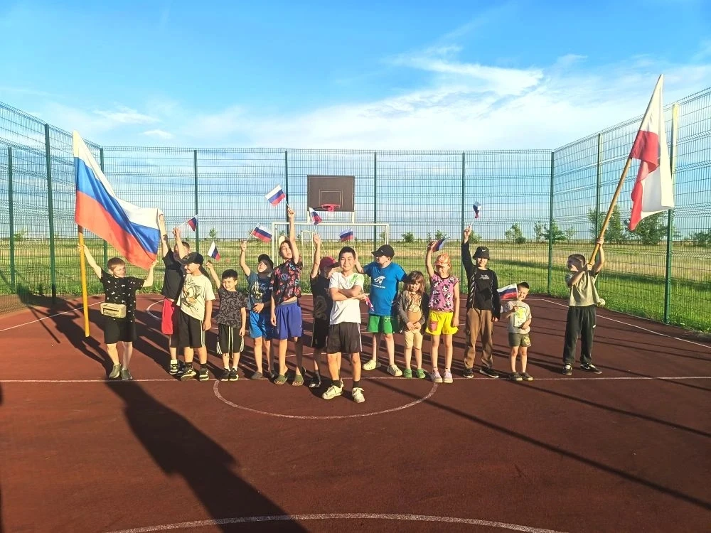В МАОУ СОШ с. Новополеводино продолжаются физкультурно-спортивные занятия с обучающимис...