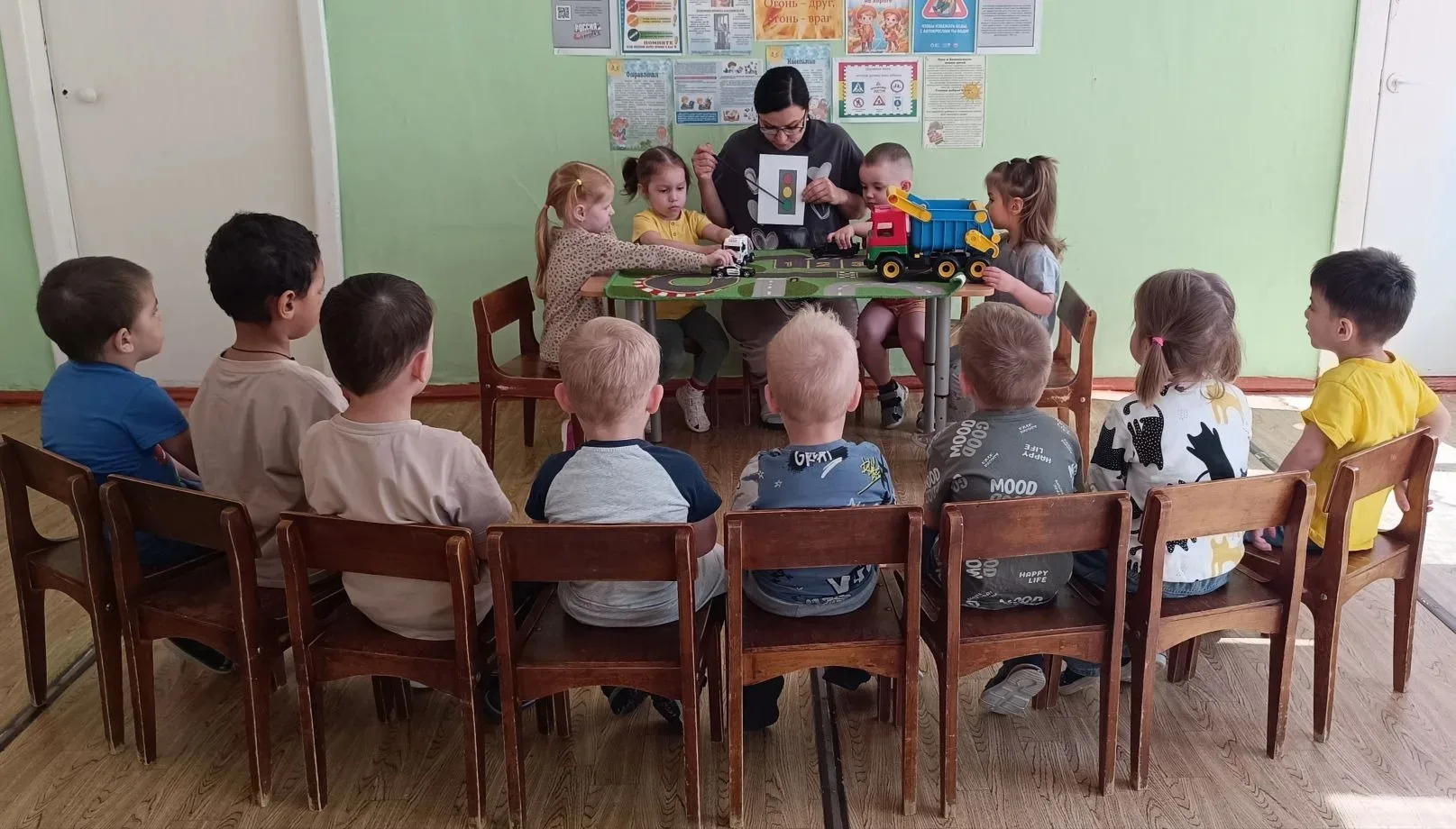 "Знать ребёнок должен каждый: безопасность - это важно!"
 Под таким девизом прошла неделя, посвящённ
