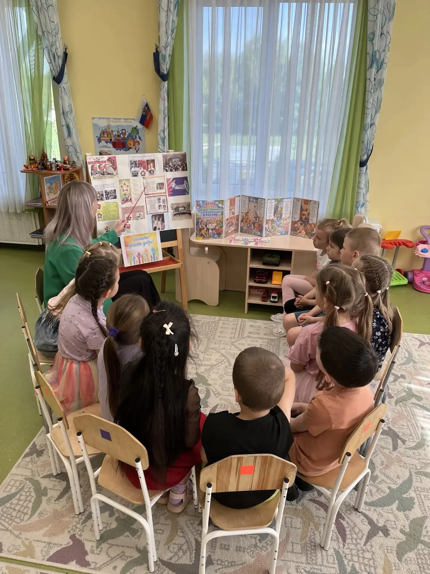 Добрые дела начинаются с малого! 
В нашем детском саду царила атмосфера доброты и заботы! В преддвер