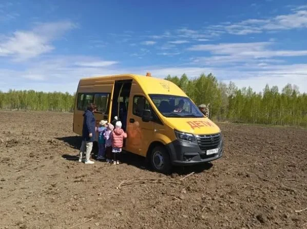 В крошечном зёрнышке спрятан целый мир - мир труда, солнца и заботы, из которого рождается хлеб.

В 