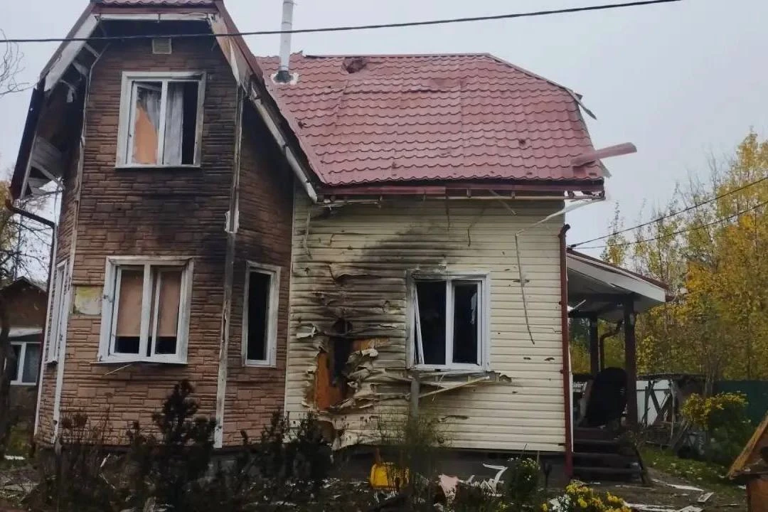 🦺 В Подмосковье начались восстановительные работы после атаки беспилотников.