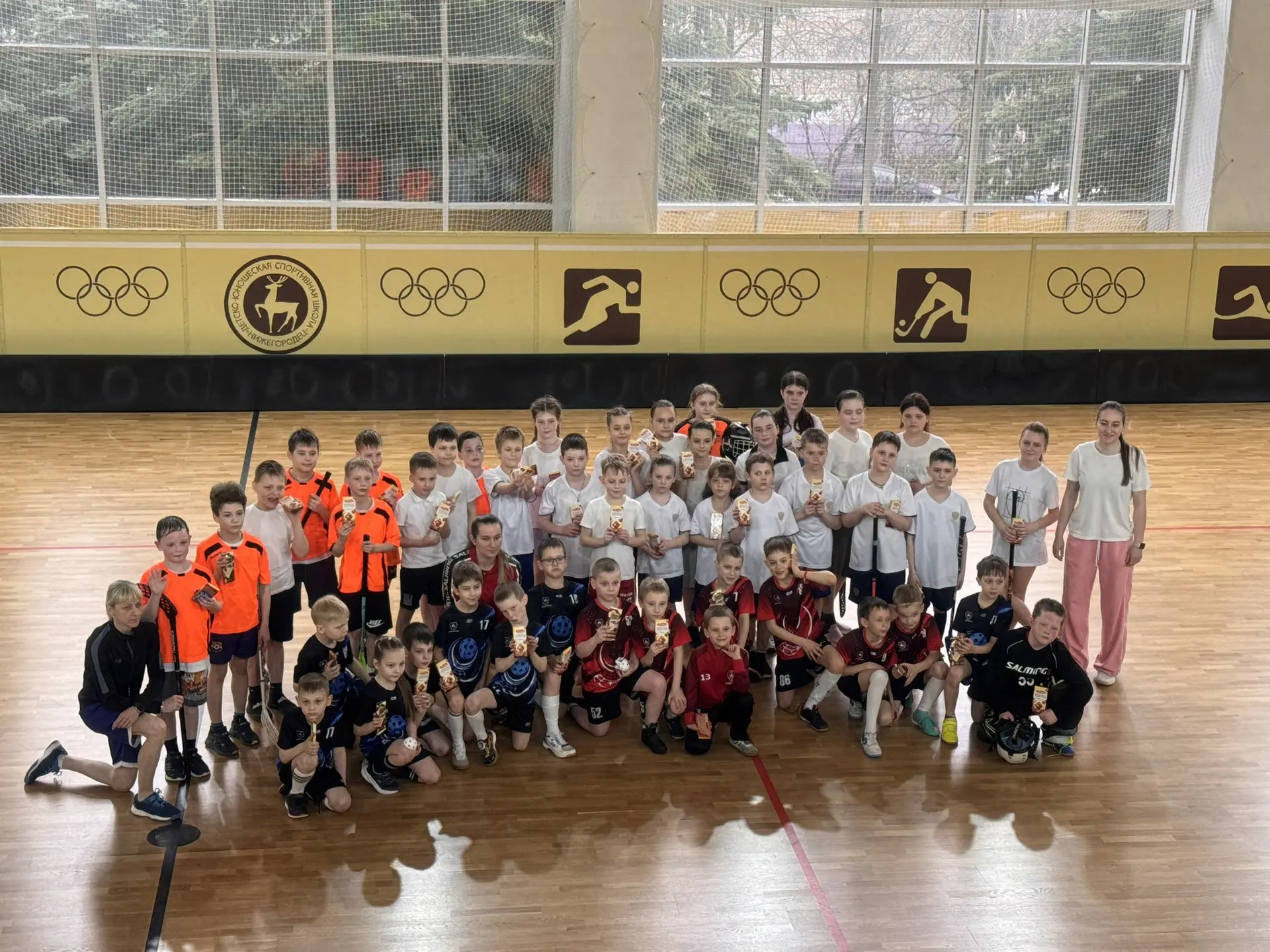 Сегодня наша флорбольная команда впервые приняла участие в турнире по флорболу среди детских команд 