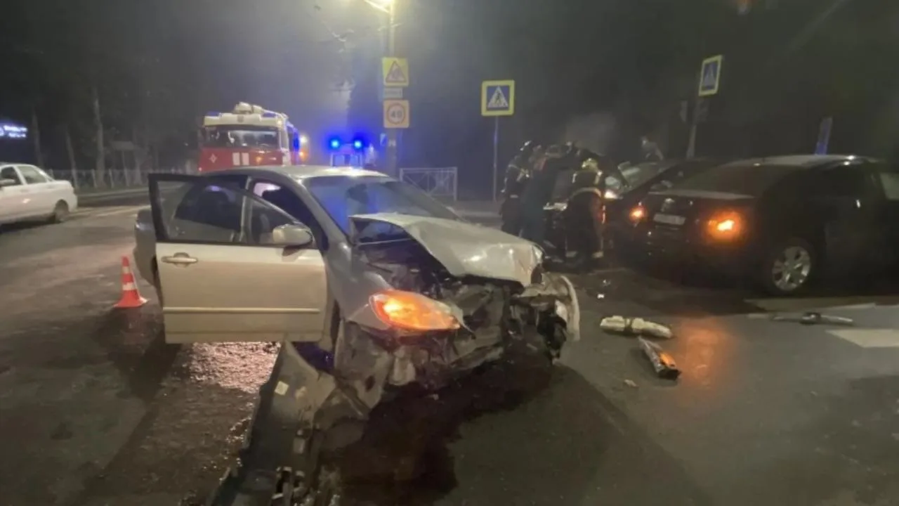 В Йошкар-Оле девушка-водитель устроила автомобильный коллапс
